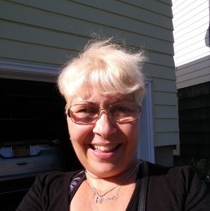 Meet your Posher, Yanet